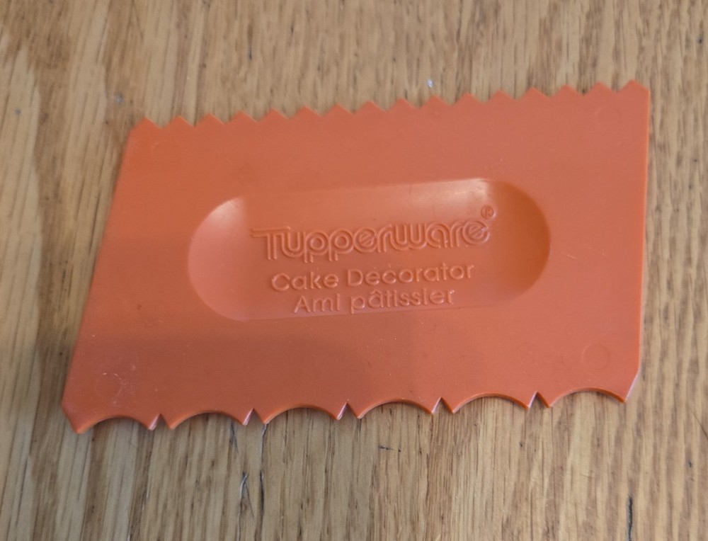 Tupperware cake decorator tool orange 1558-6