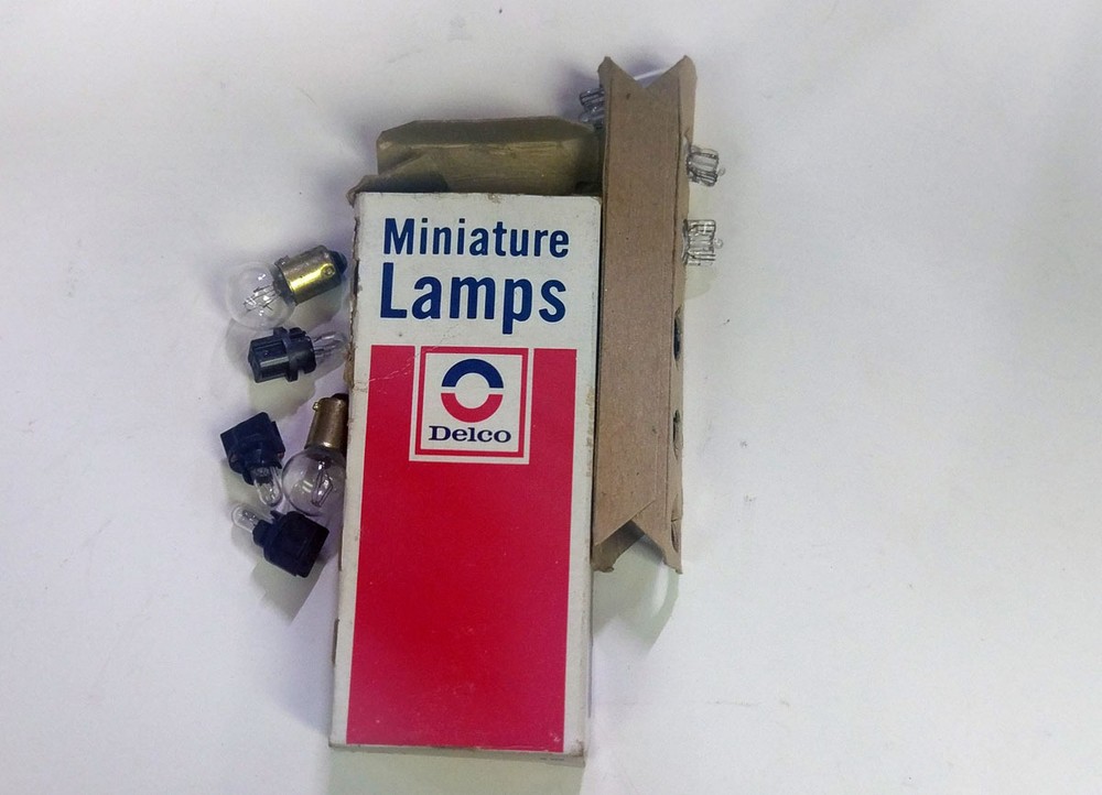 miscellania  illumination bulbs plus EXTRA DAMAGE.