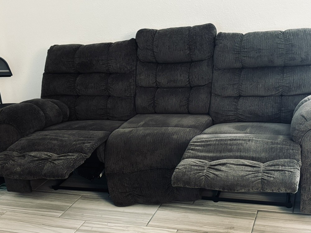 2 Recliner Sofa With Drop Down Table