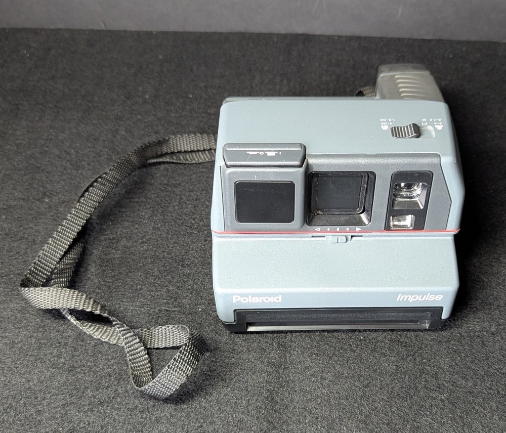 Polaroid 600 Impulse Camera Built In Flash Instant Untested