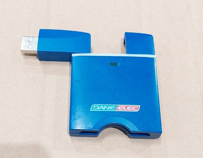 Dane-Elec CompactFlash CF Card Reader USB ZMATE CF 680-070-408 Flip Action