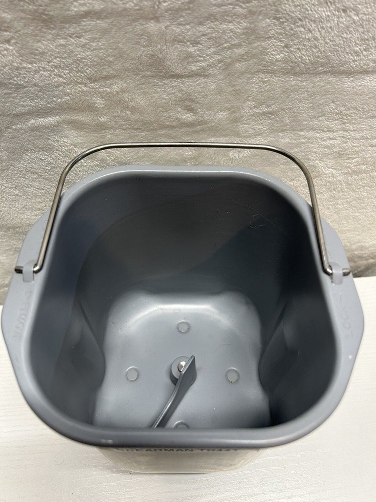 Breadman Bread Maker TR441 Original Pan And Paddle