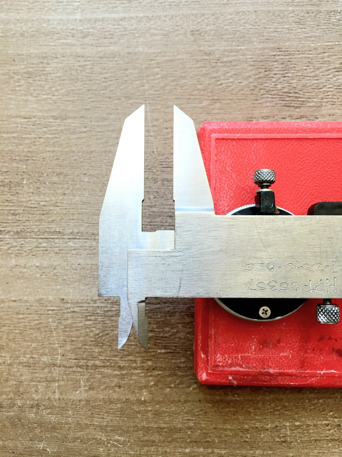 Mitutoyo Dial Caliper 6" Calibrated 505-637-50 .001" 6” With Case Made In JAPAN