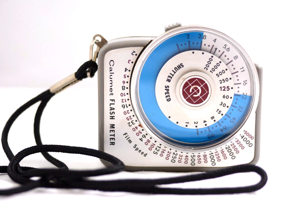 CALUMET CAMERA FLASH METER MODEL M-100 WITH STRAP (UNTESTED)