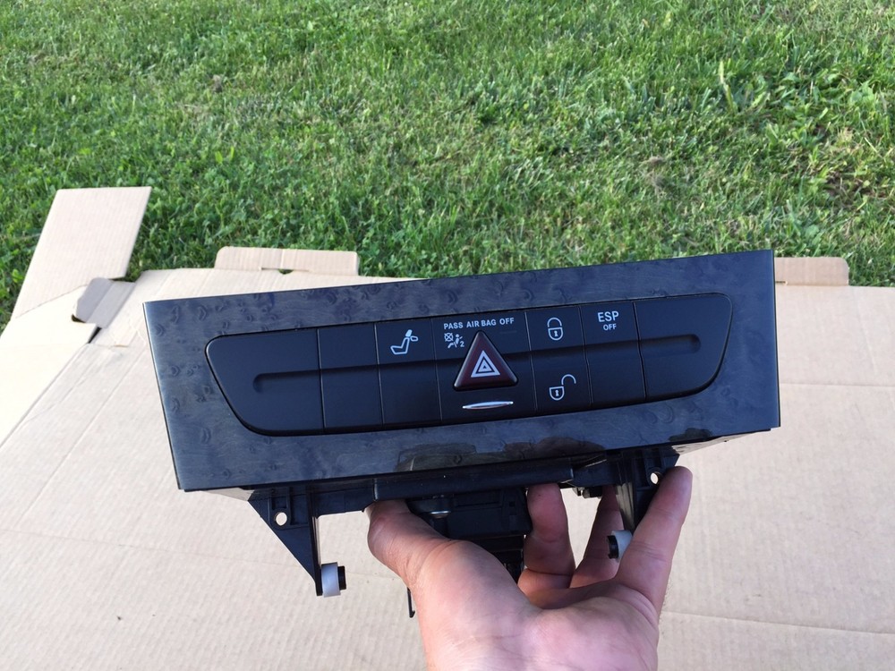 Mercedes-Benz W211 E320 E500 E55 CD CHANGER HAZARD SEAT LOCK UNLOCK SWITCH OEM
