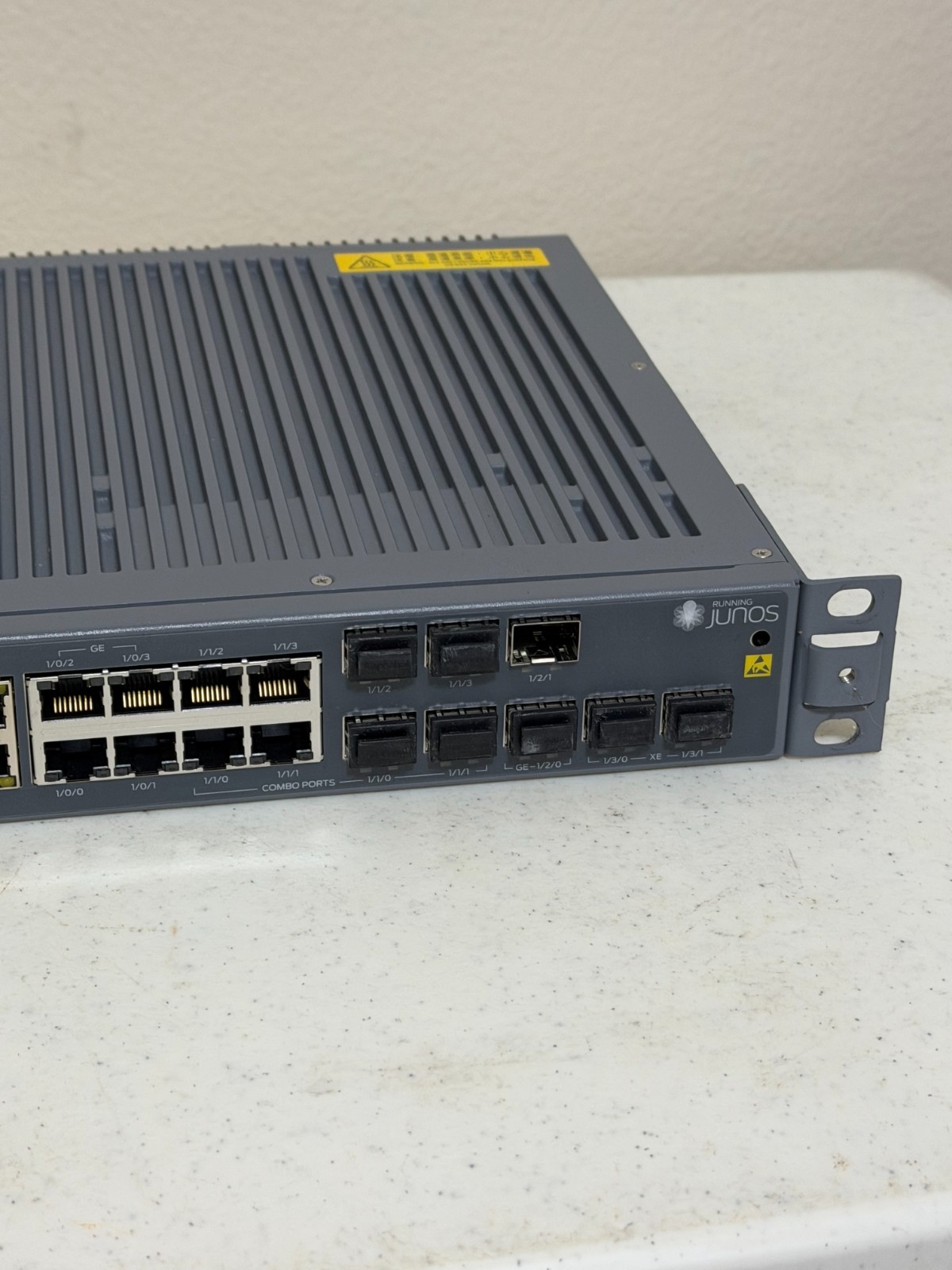 Juniper Networks ACX2100-AC Universal Access Router | 60Gbps | 16x T1/E1 | 2x 10