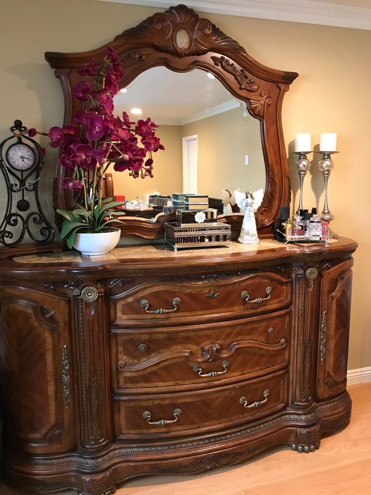 Michael Amini Cortina Bedroom Set