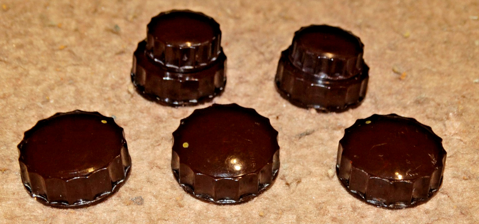 ZENITH High Fidelity Model #61 6 Piece Brown Fluted Knob set Very Good Condition