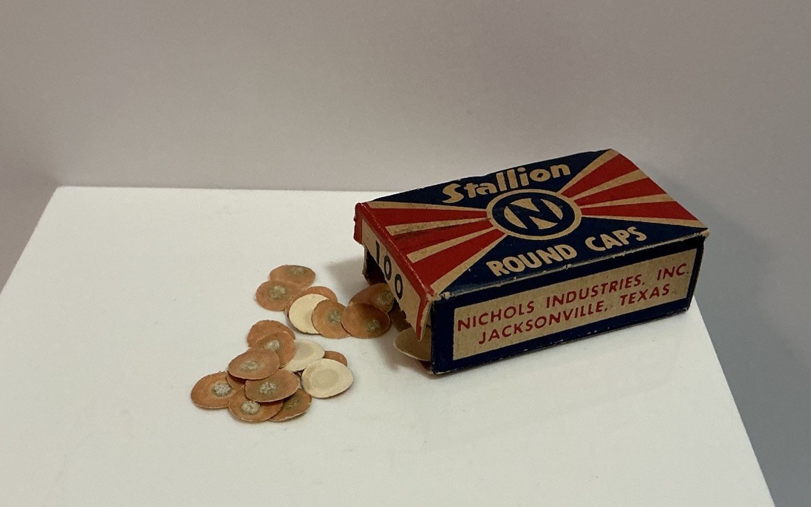 VINTAGE HUBLEY COLT 45 CAP GUN W/ 6 ORIGINAL BULLETS & 4 BOXES OF STALLION CAPS