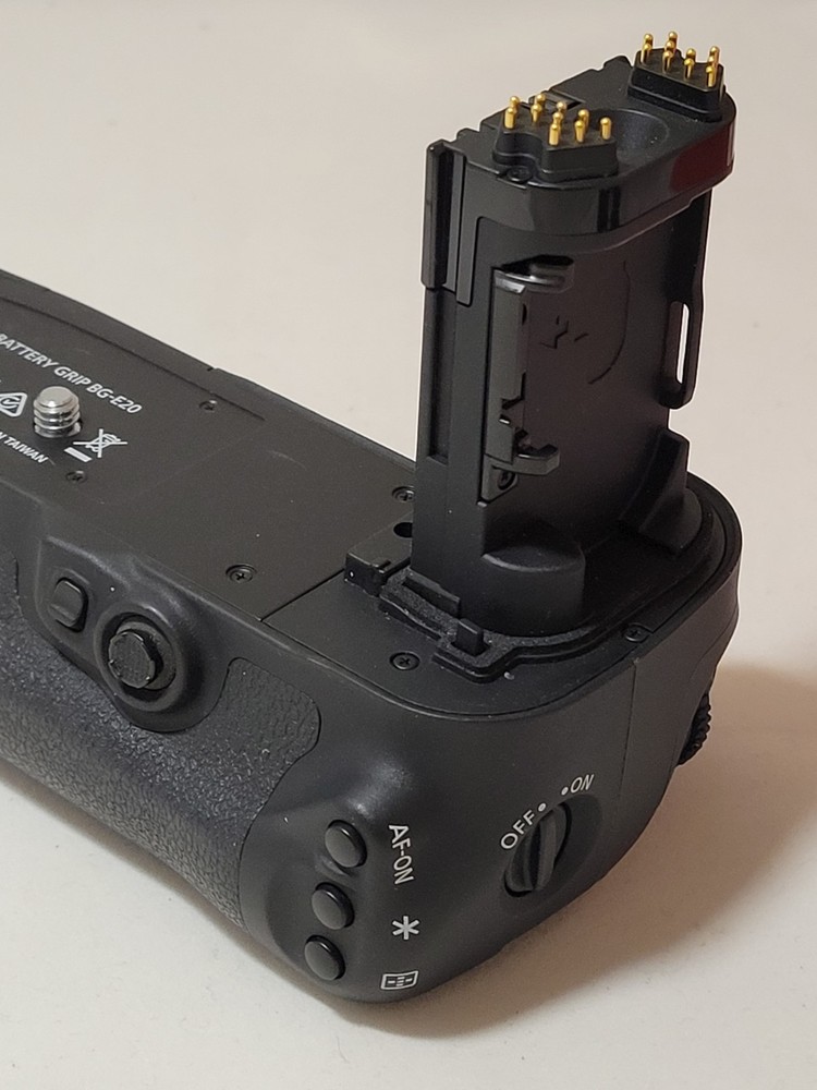 Canon BG-E20 Battery Grip for EOS 5D Mark IV - Excellent Condition!