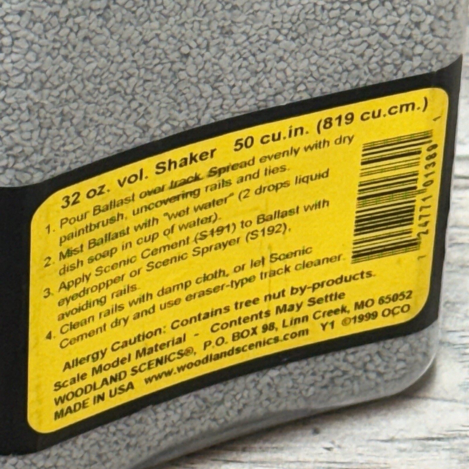 Gray Coarse Ballast Shaker Woodland Scenics B1389 57.7 cu in (945 cu cm)