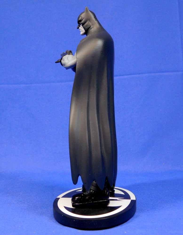 DC DIRECT BATMAN BLACK & WHITE STATUE BY PATRICK GLEASON