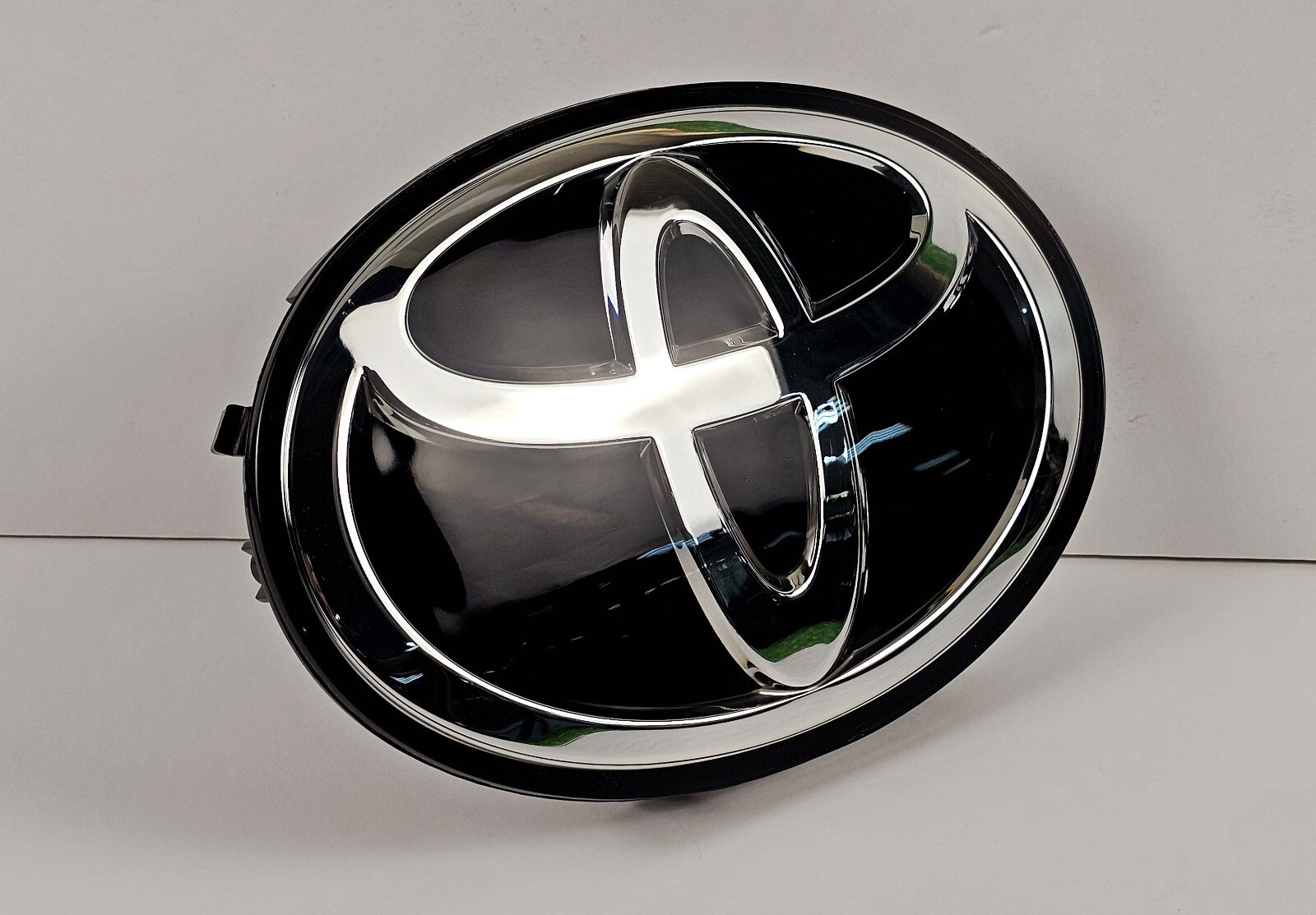 Toyota Tacoma 2018-2019 Front Grill Radar Emblem 53141-71010: Fits Tundra 18-19