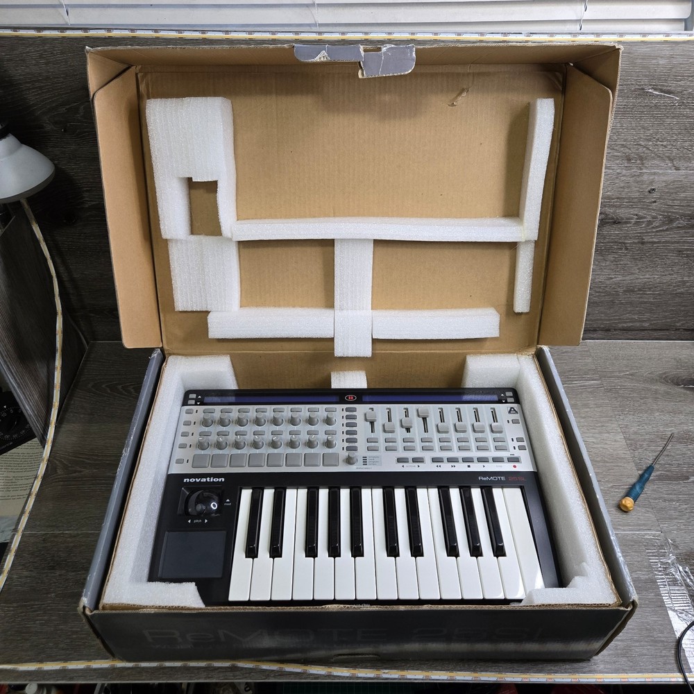 Novation ReMote 25SL World's First Intelligent MIDI Controller Open Box Tested