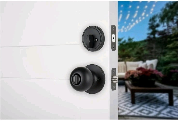 Brinks Matte Black Transitional Keyed Entry Doorknob & Deadbolt Combo