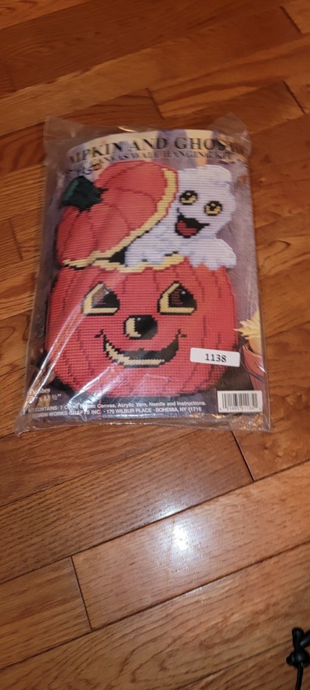 "PUMPKIN AND GHOST WALL HANGING  KIT