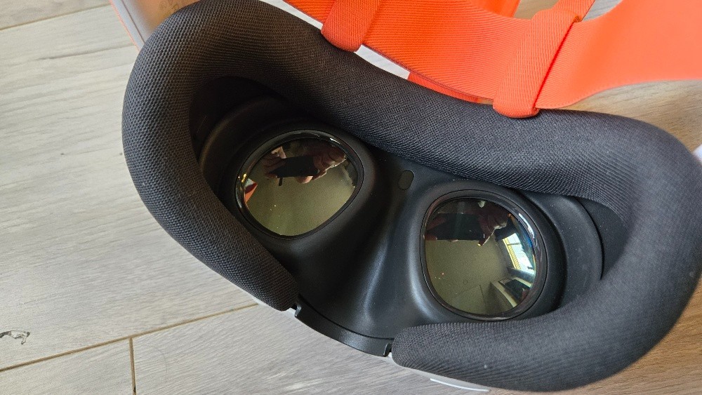 Meta Quest 3 Virtual Reality Headset 128GB - with issues