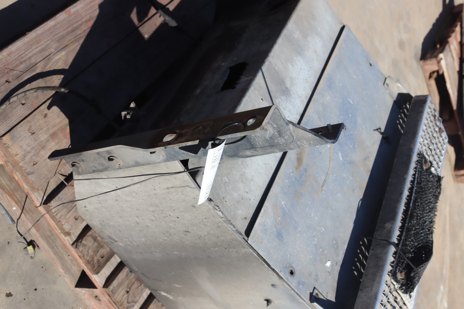 2013-2017 PETERBILT 579 BATTERY TRAY BOX FRAME HOLDER OEM