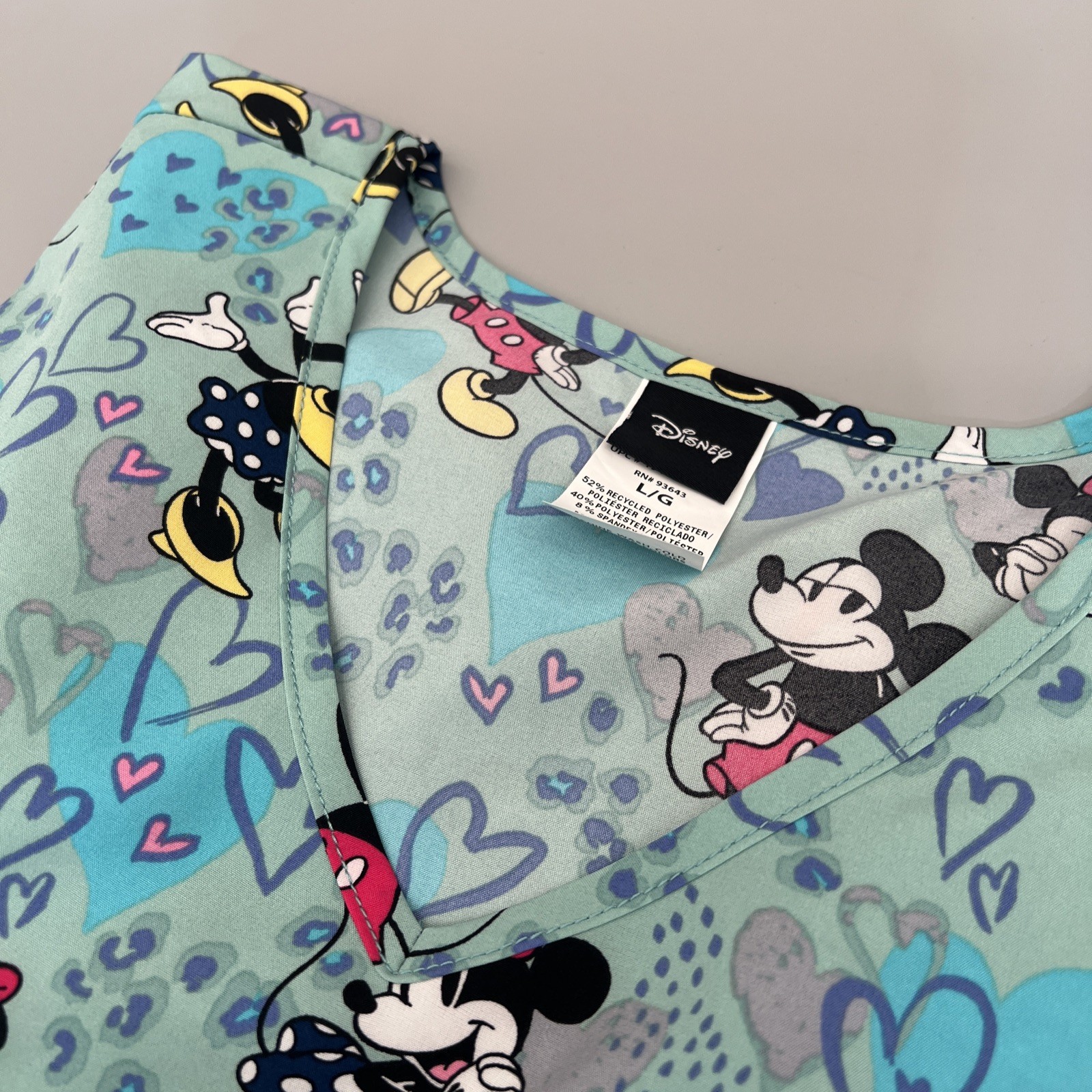 Disney Women’s Mickey and Minnie Fashion Scrub Top Size L New