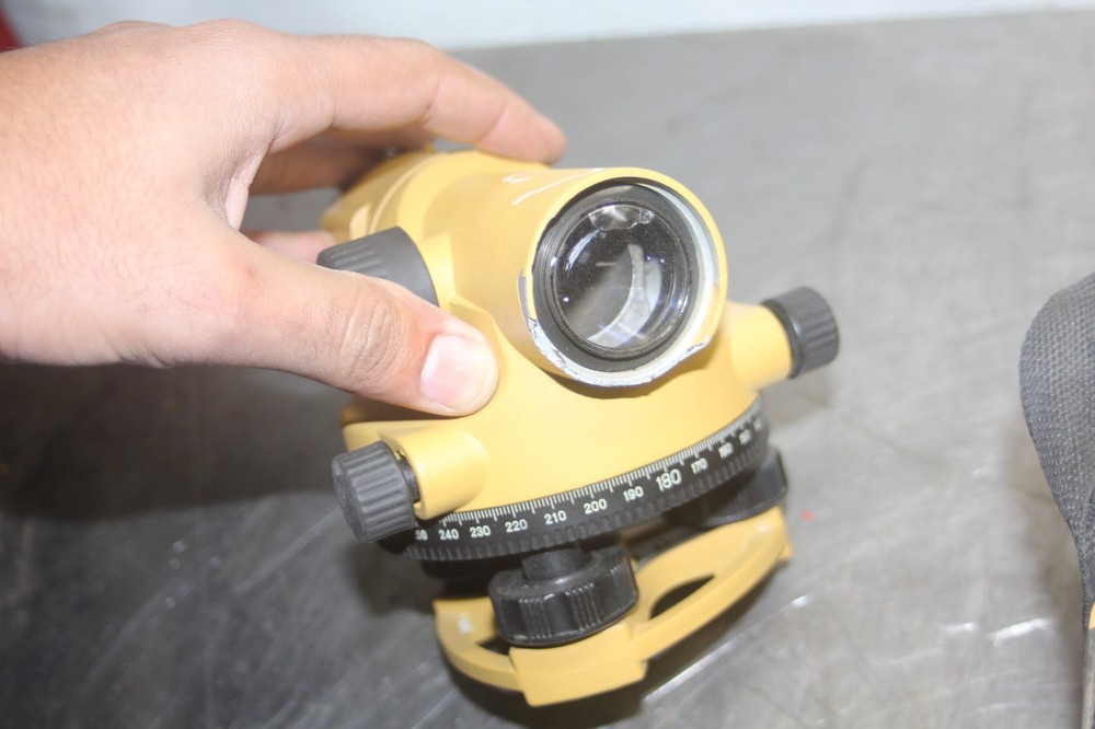 GEOTOP AUTOMATIC LEVEL MODEL G24E WITH CASE