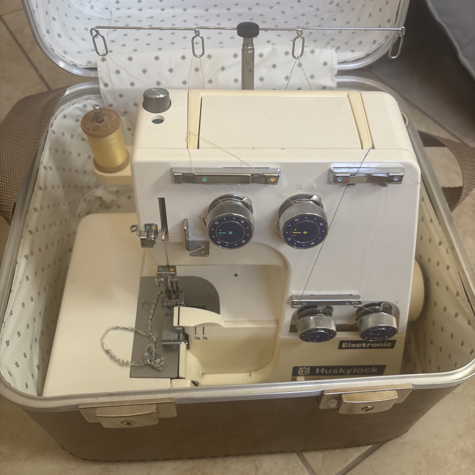 Husqvarna Huskylock 340-D Serger w/Foot Pedal & Hard Case Lock Key Sewing Instru