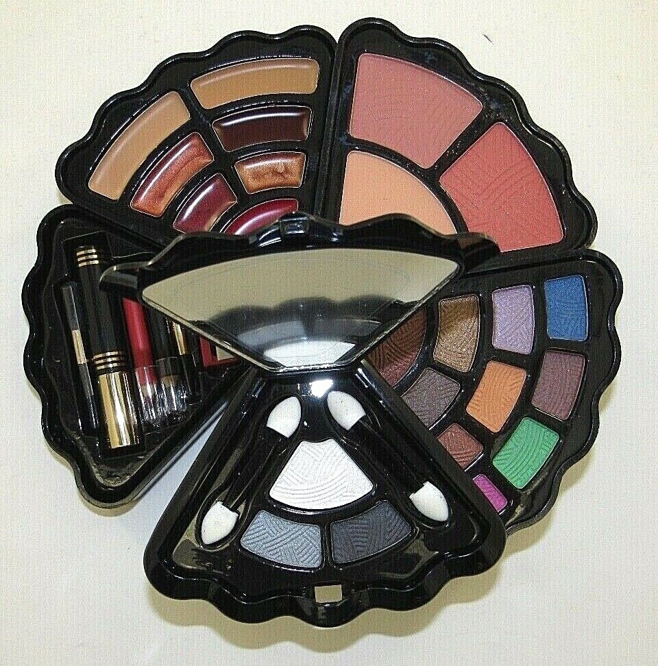 CAMEO Make-Up Kit  #8913B  Seashell Shaped  Multi Layer