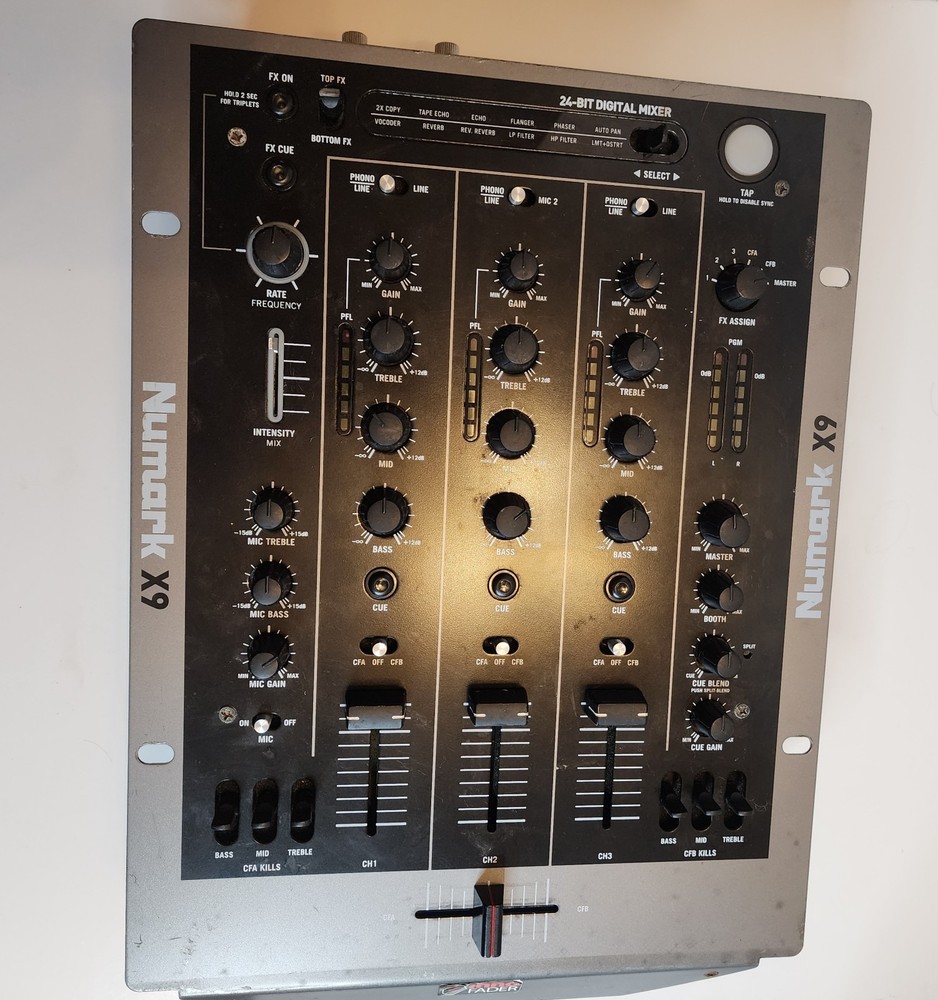 Numark X9 3-Channel Digital Scratch Mixer 24-Bit with Effects Powers On