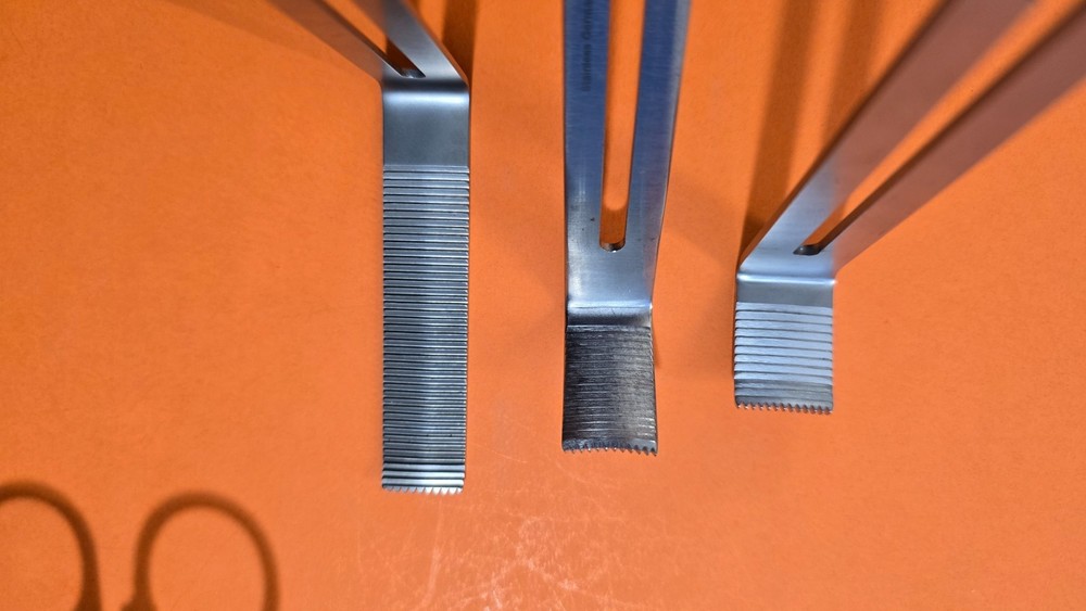V.Mueller Surgical Henley Retractor Set .