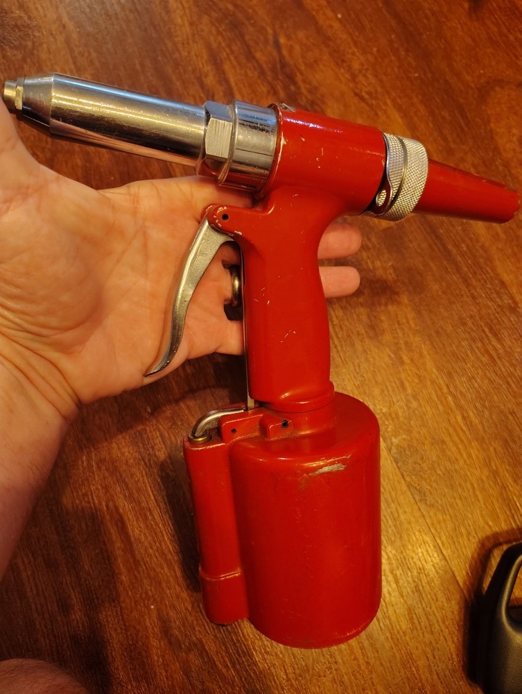 Pneumatic Air-Hydraulic Riveter