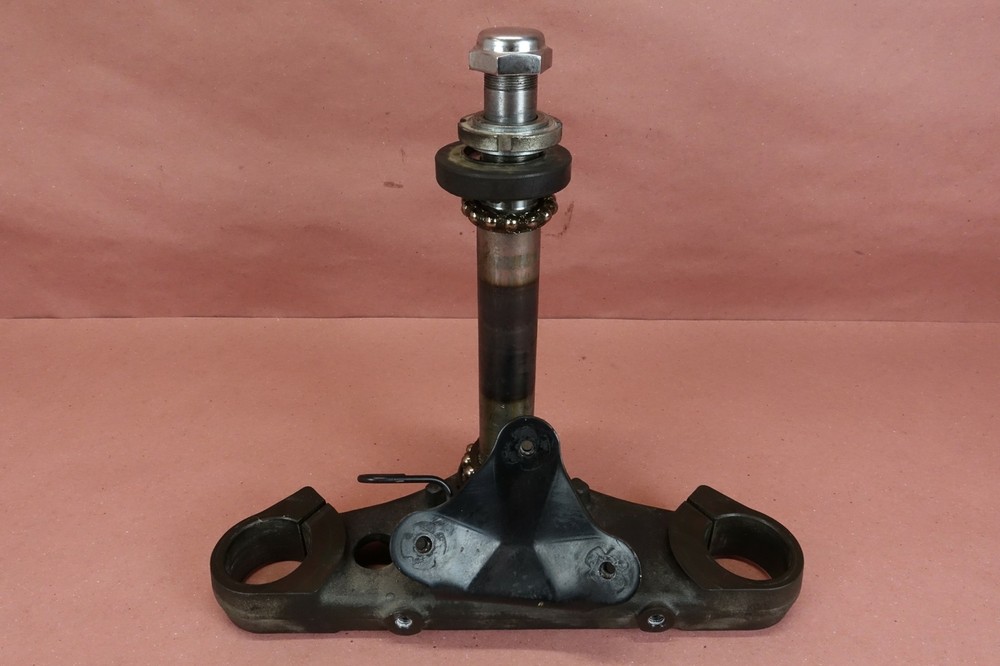 2005 2006 2007 2008 2009 SUZUKI BOULEVARD C50 LOWER TRIPLE TREE STEERING STEM