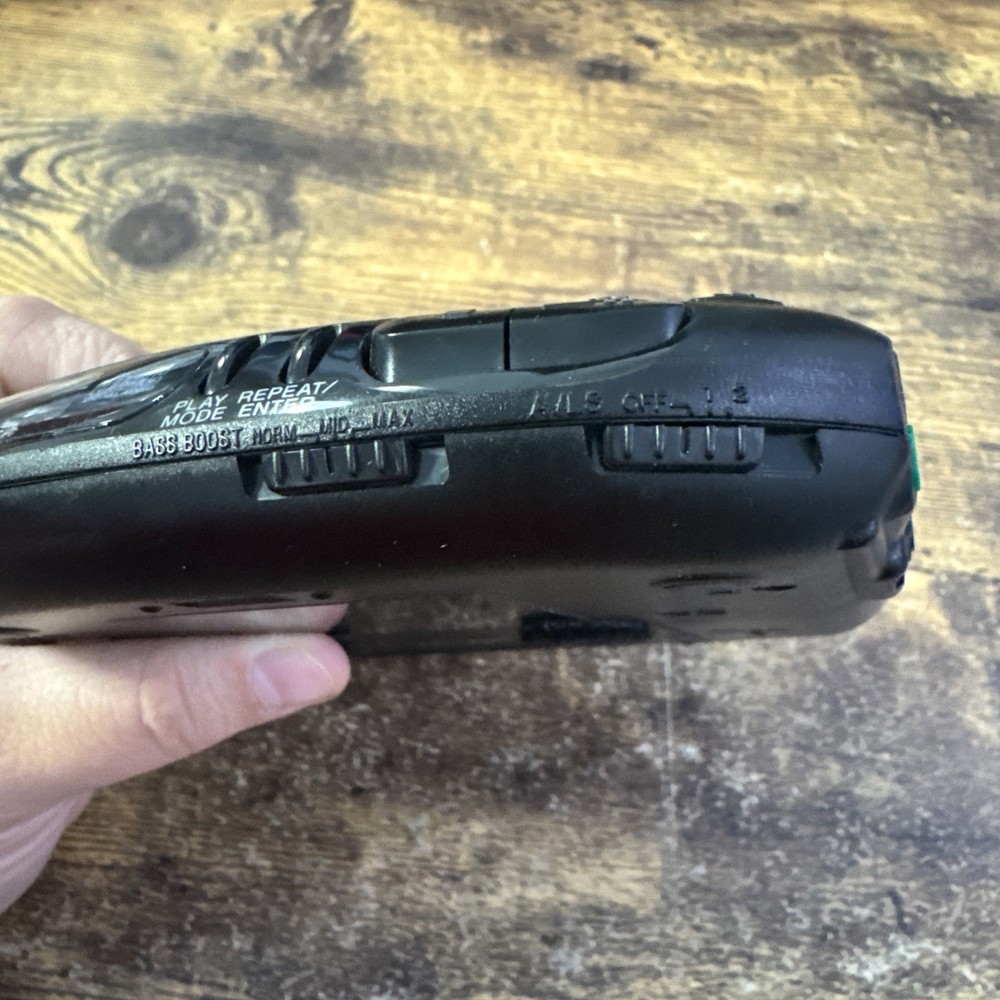 Sony Discman D-131 Portable CD Player – Tested and Working