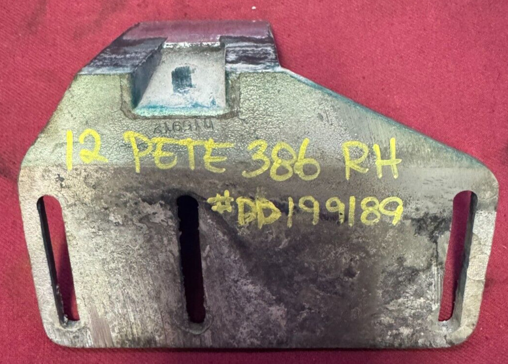 13-04709R PETERBILT 386 2012 HOOD BRACKET