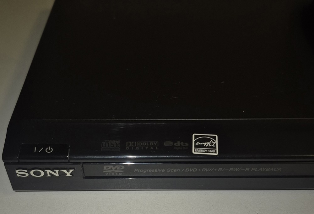 Sony DVP-SR200P DVD, CD Player W/Remote & AV Cables