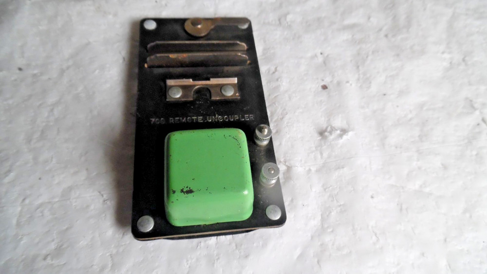American Flyer 706 Uncoupler No Button -Used