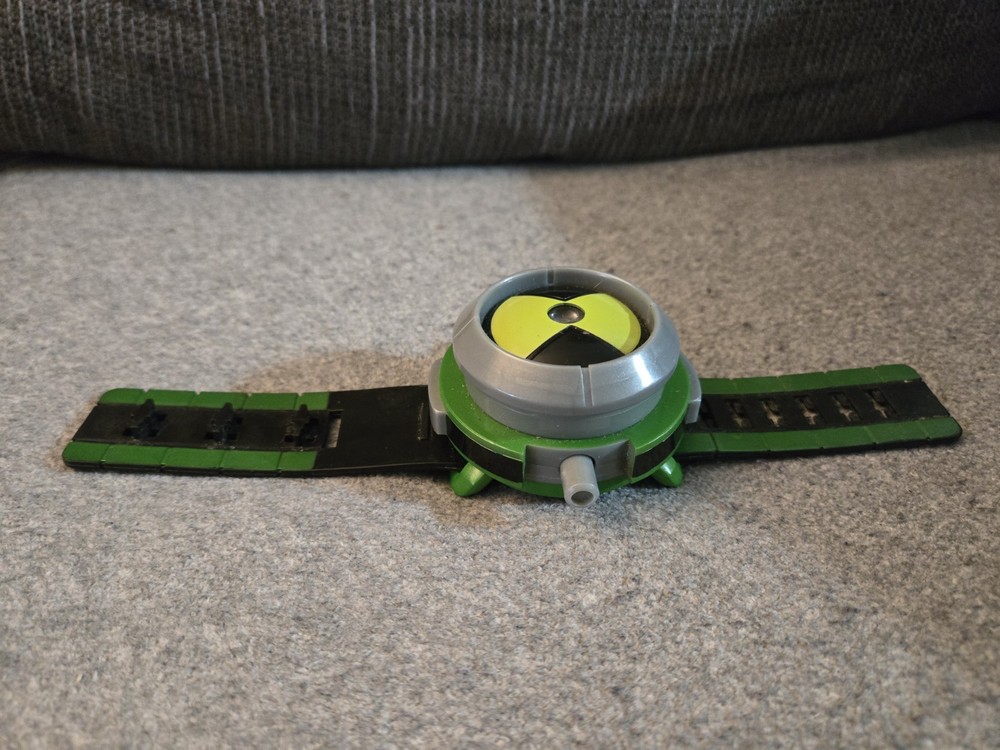 Ben 10 Alien Omnitrix Projection Light Up Watch
