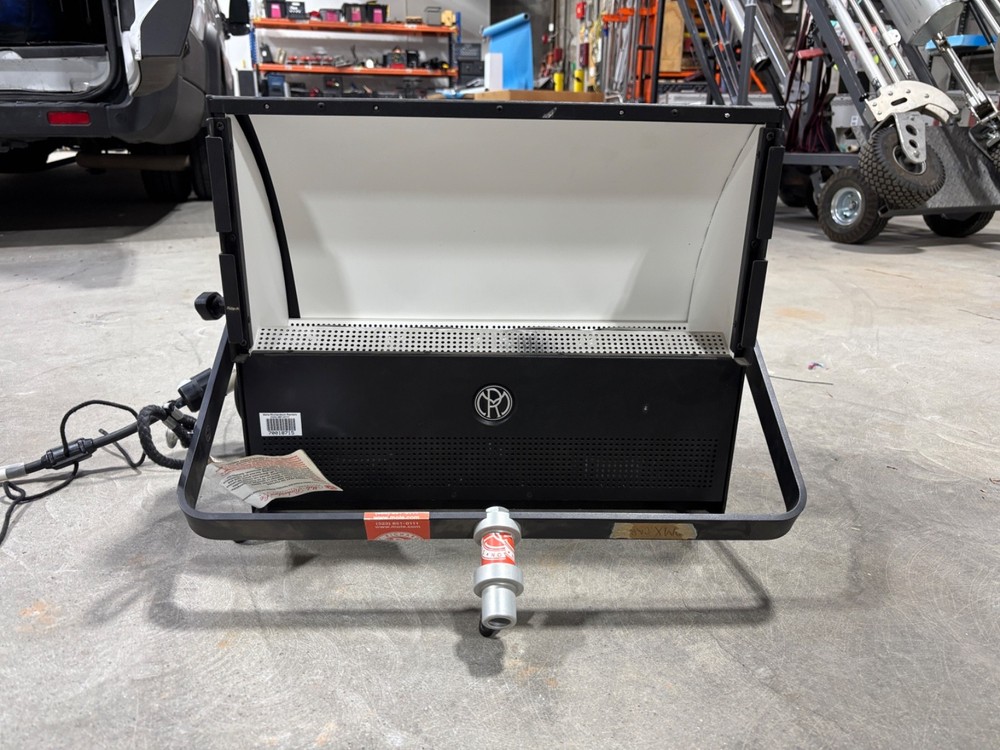 Mole-Richardson 500W Tungsten LED Softlite