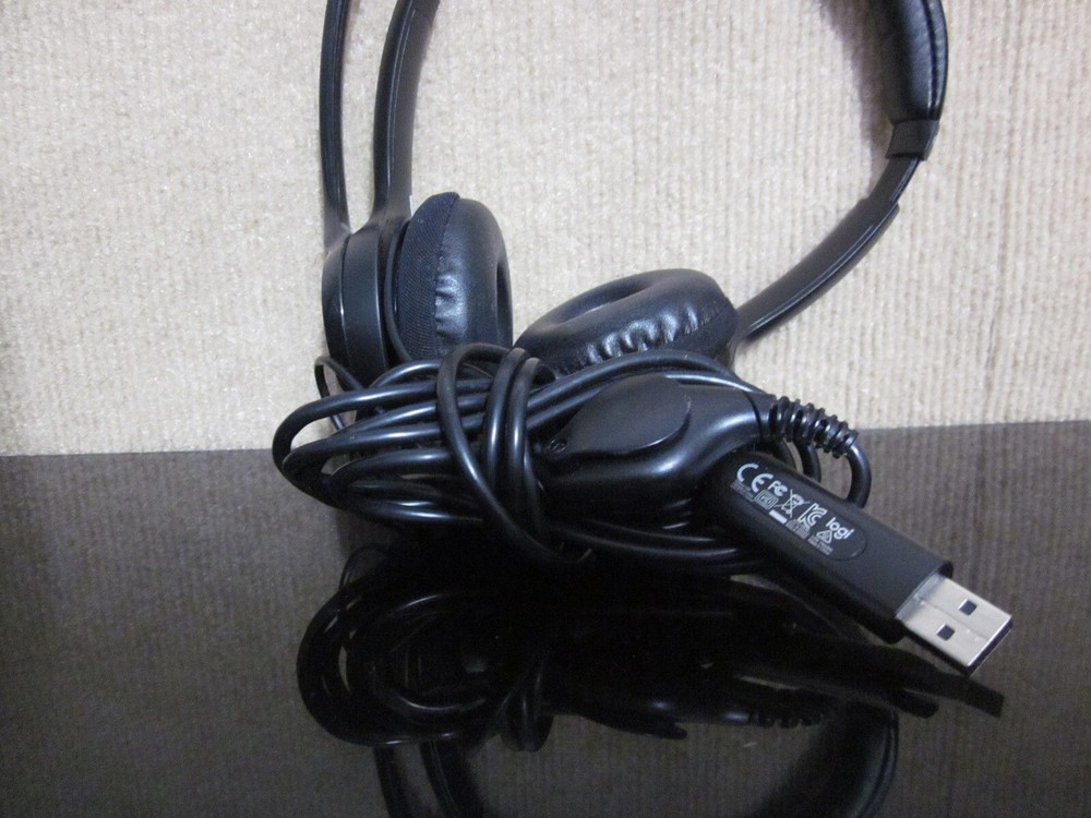 Logi Headphone Headset Wired Black USB Padded Ears Volume Control Chat (b)