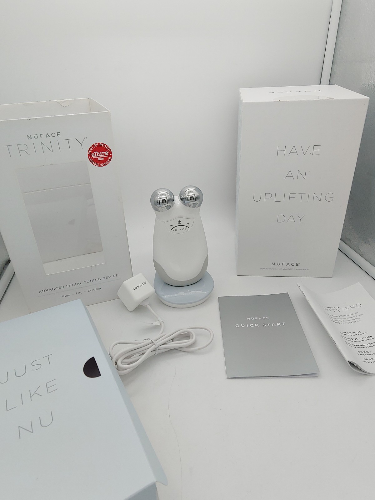 Genuine NuFACE Trinity  Facial Toning Device + Cradle + AC Charger Tested Works