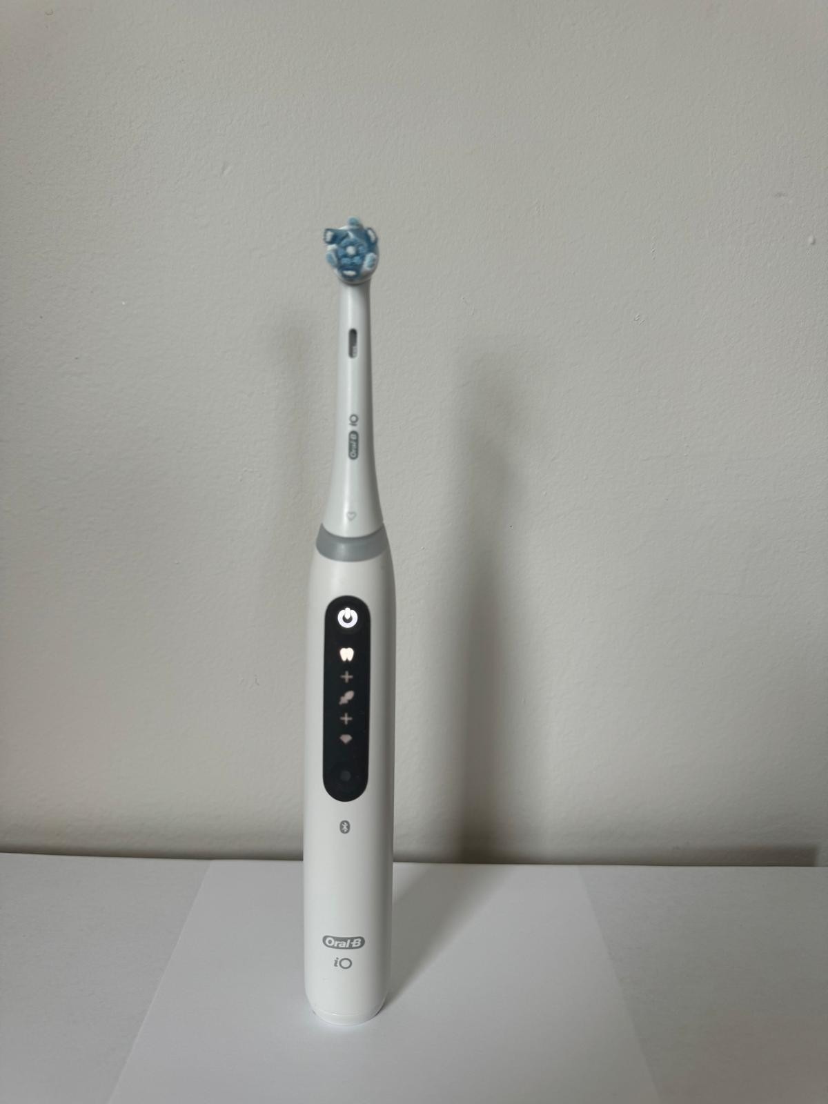 Oral-B iO Series 5 Rechargeable Electric Toothbrush White (new)