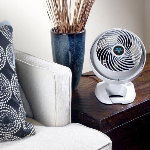 530 Compact White Air Circulator Fan – Adjustable Tilt & 3 Speed Settings