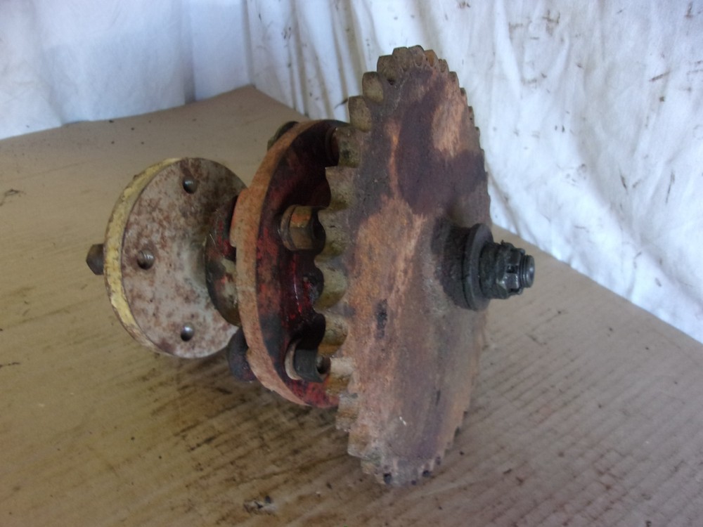 gehl 2500 - wheel hub assembly w/ drive spocket