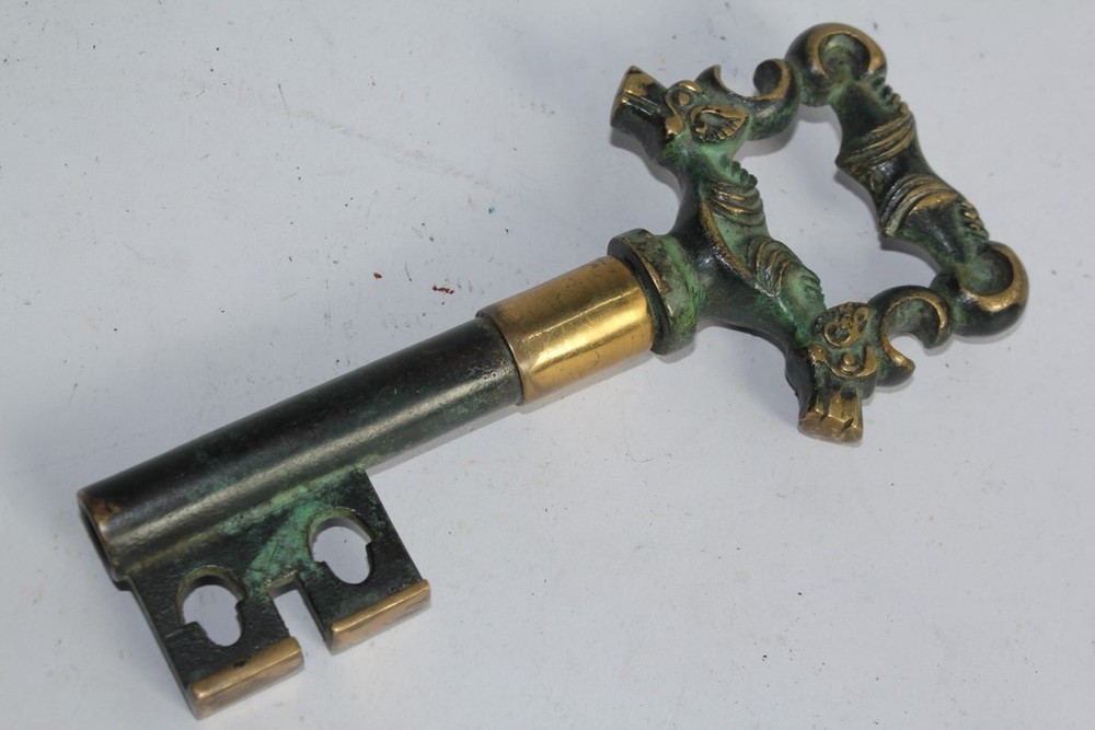 Antique corkscrew key (49481)