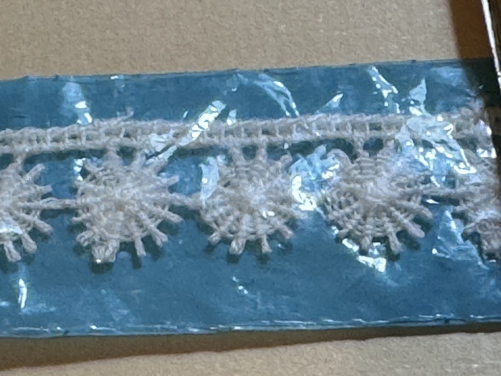 Sewing Applique White Tiny Flower Spiderweb Pattern 36" x 1/2"
