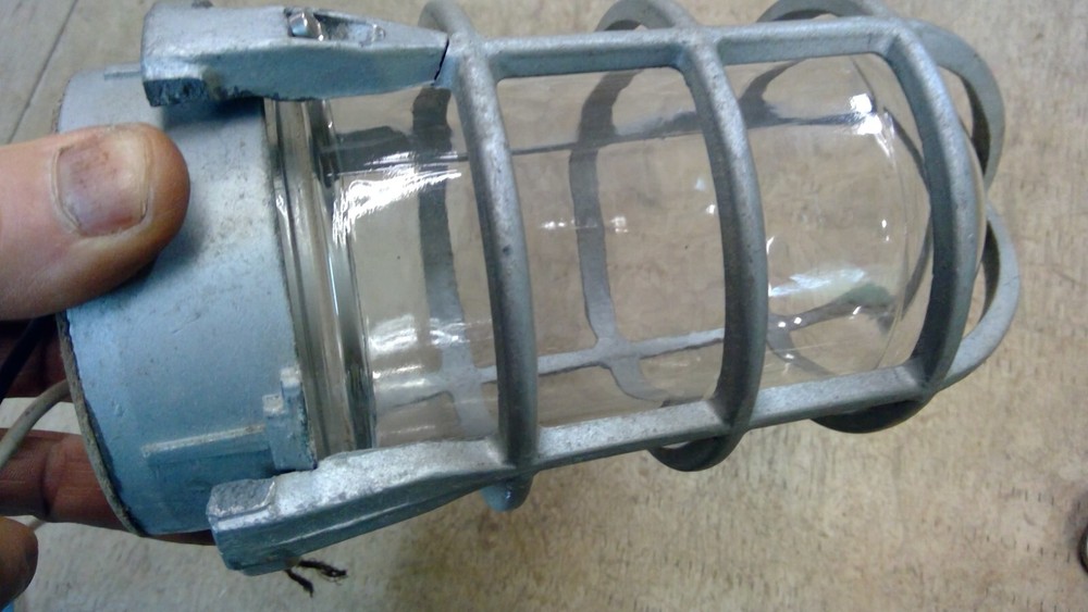 Redodot Explosion Proof Industrial Light Working **Cage has broken piece **