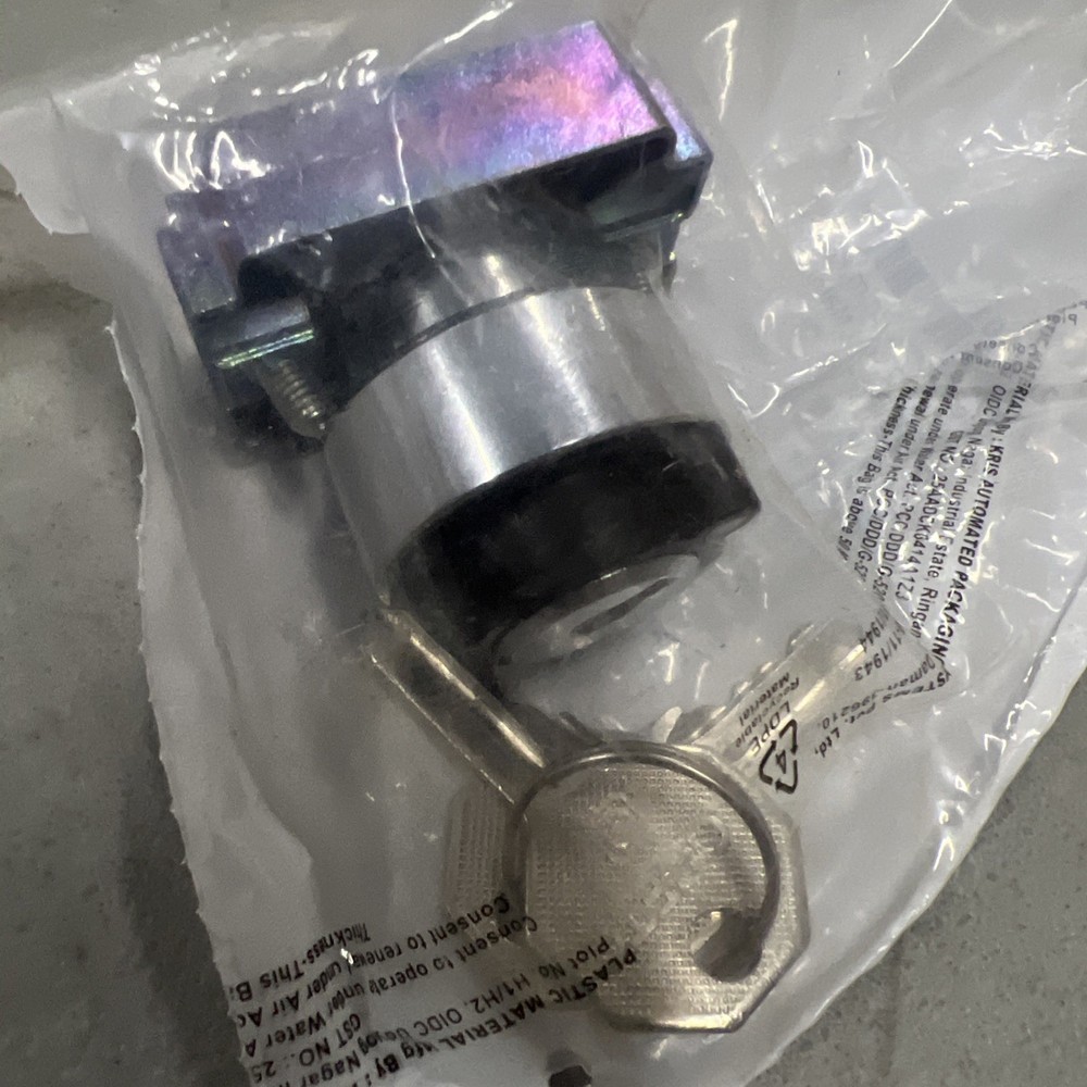 INDUSTRIAL ALTECH SELECTOR SWITCH OPERATOR KEY LEVER 2 POS 2AK2-01