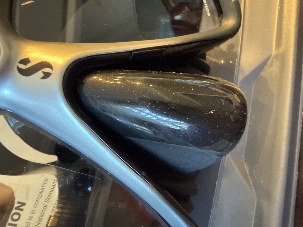 Scubapro Spectra Black / Silver Goggle Mask - Plastic Cracked Case