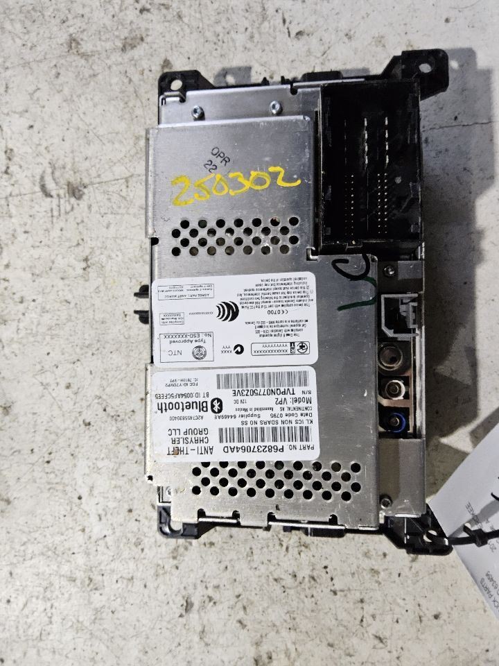 2015 Jeep Cherokee Radio Receiver 5" Display Screen w/o Satellite Radio