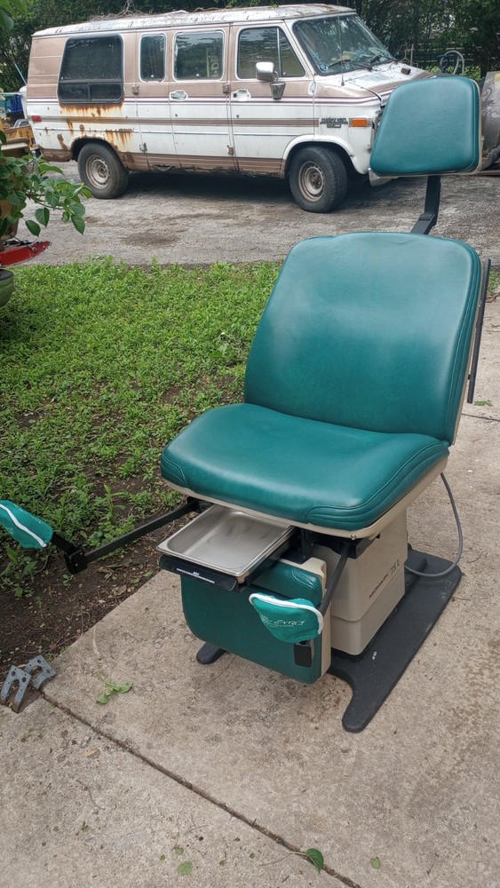 Midmark 75L Examination Chair