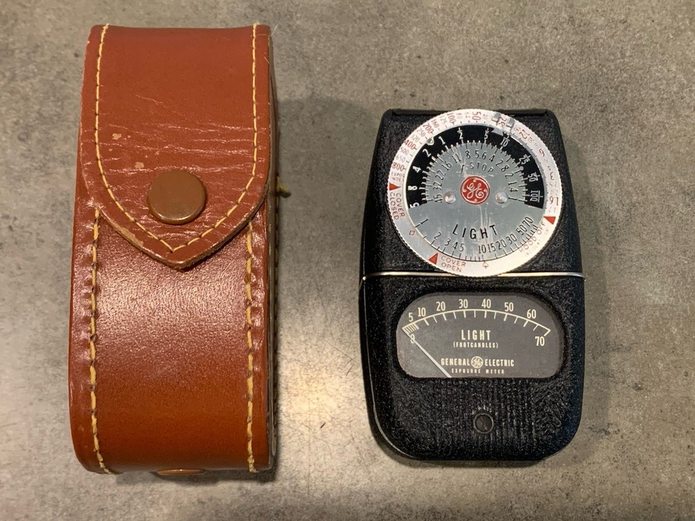 General Electric Exposure Meter With Leather Case DW-68