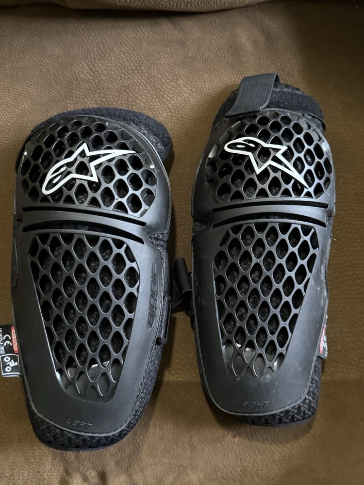 Alpine Pine Star S/M Knee Pads